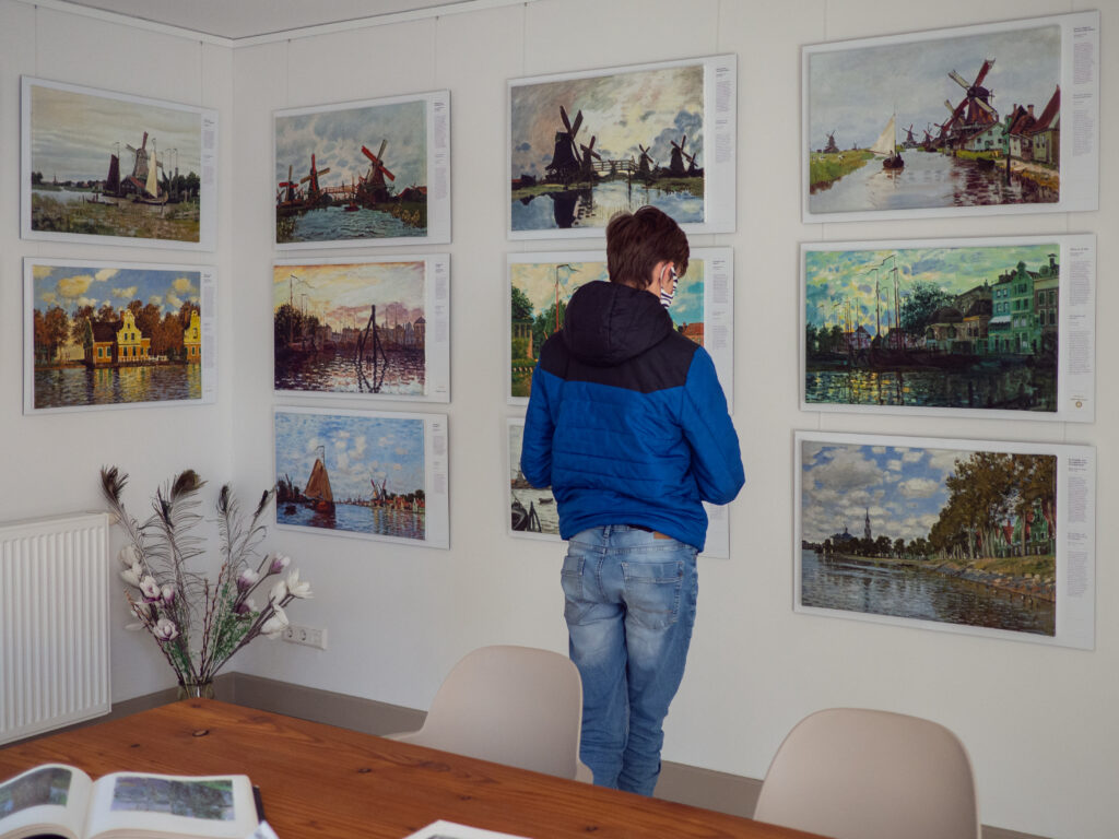 photo-of-
young-man-looking-at-monets-zaans-art-at-ateliermonet-in-zaandam-city