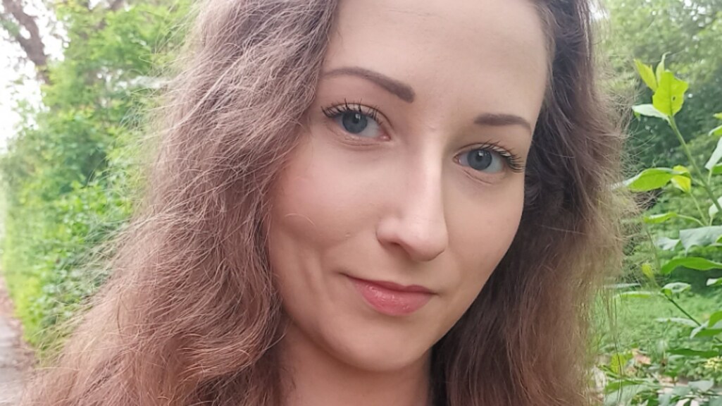 photo-of-zoraya-ter-beek-selfie-looking-into-camera