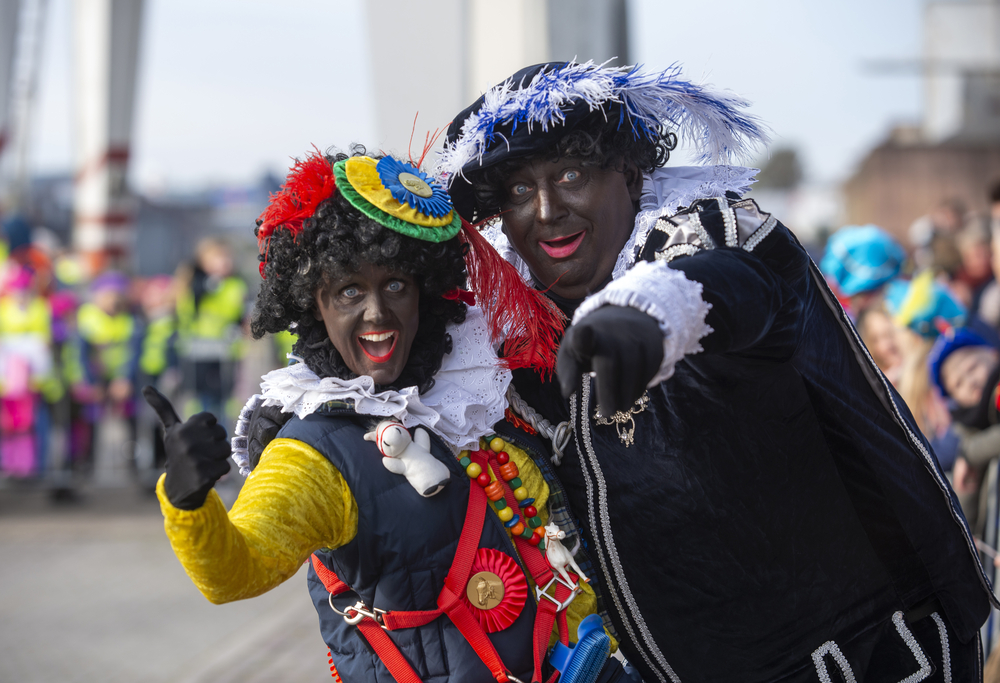 Zwarte_Pieten_celebrate_in_the_Netherlands_in_black_paint